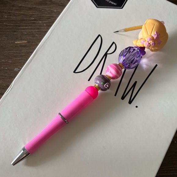 Disney Doorables: Tangled: Repunzel handmade beaded pen - Picture 3 of 3